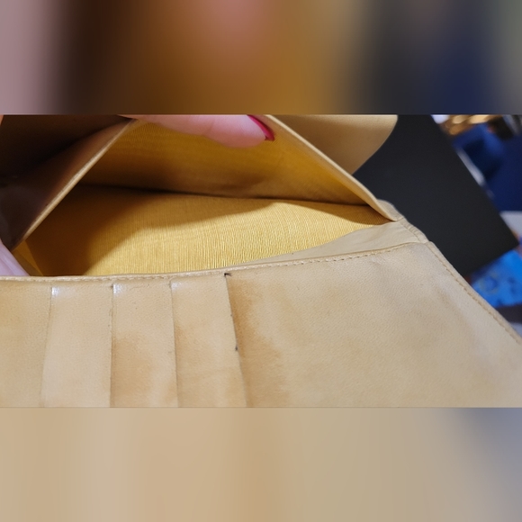 Vintage (2000-2002) Authentic Chanel CC Tan Caviar Leather Bifold Snap Wallet - Picture 5 of 16